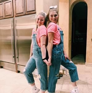 Meet your Posher, Caitlin